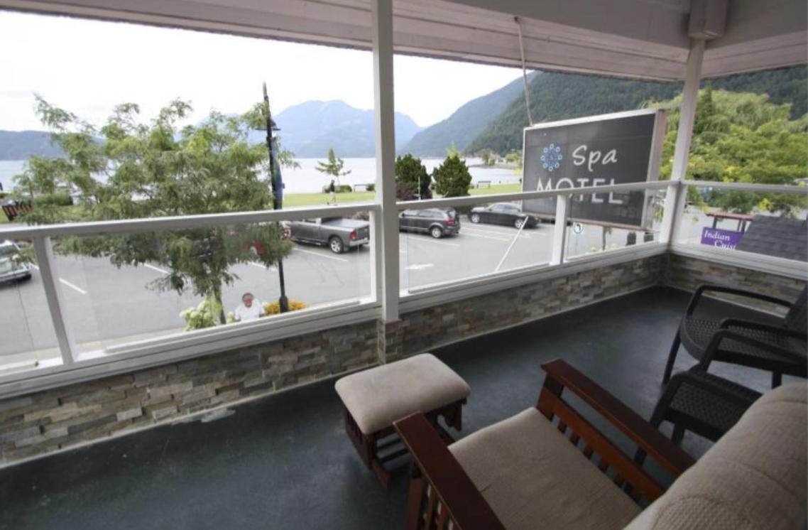 Harrison Spa Motel Harrison Hot Springs Esterno foto