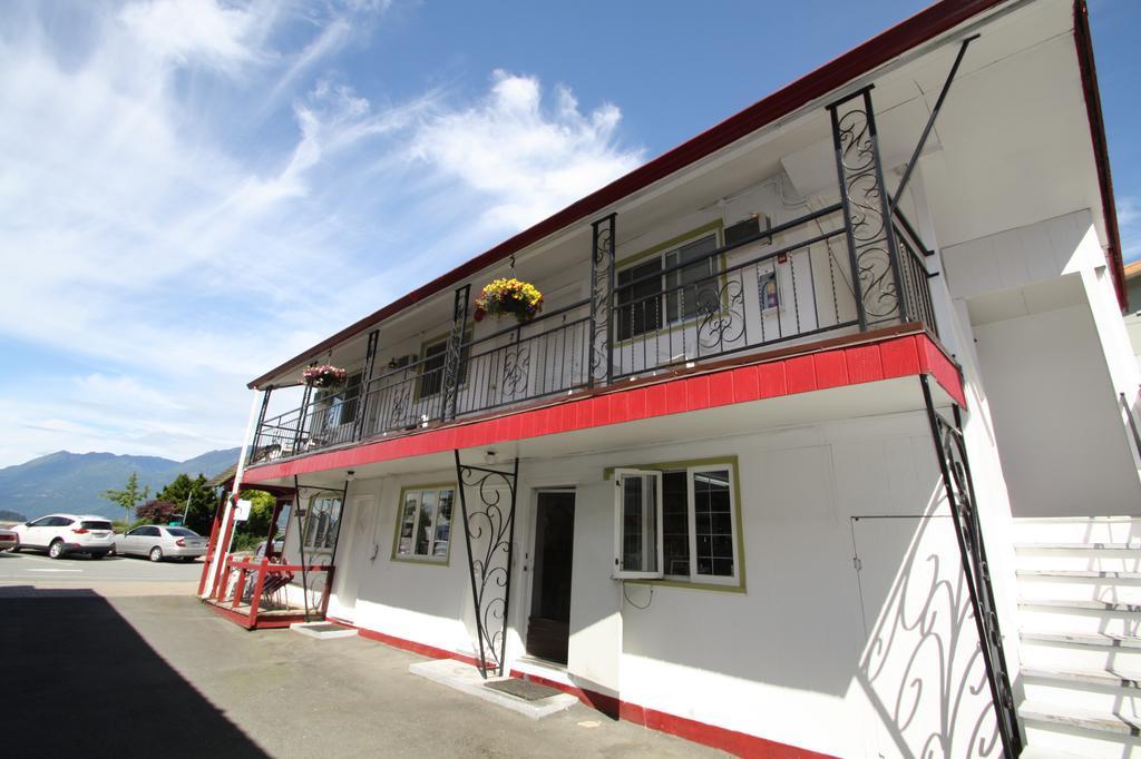 Harrison Spa Motel Harrison Hot Springs Esterno foto
