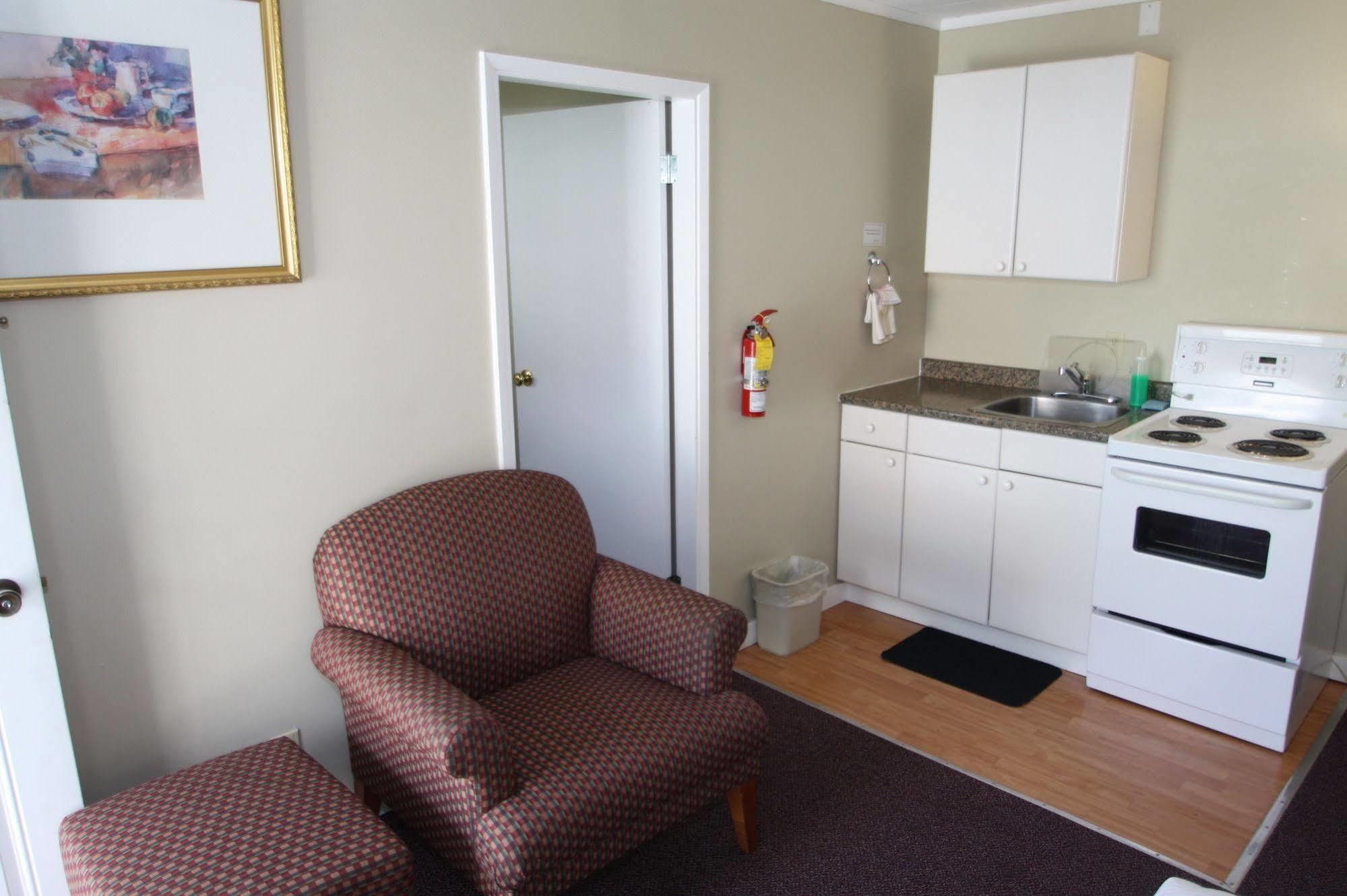 Harrison Spa Motel Harrison Hot Springs Esterno foto
