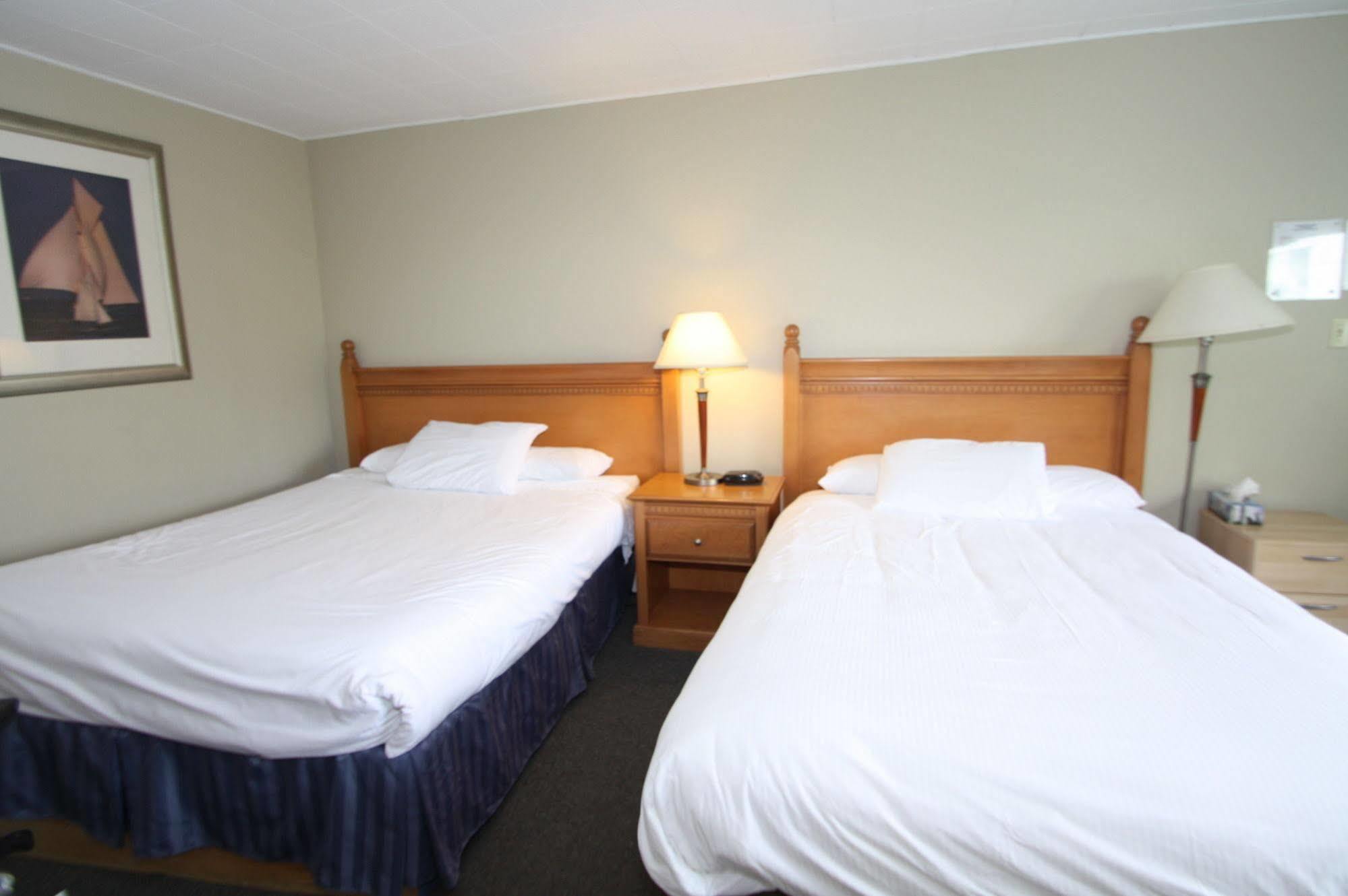 Harrison Spa Motel Harrison Hot Springs Esterno foto