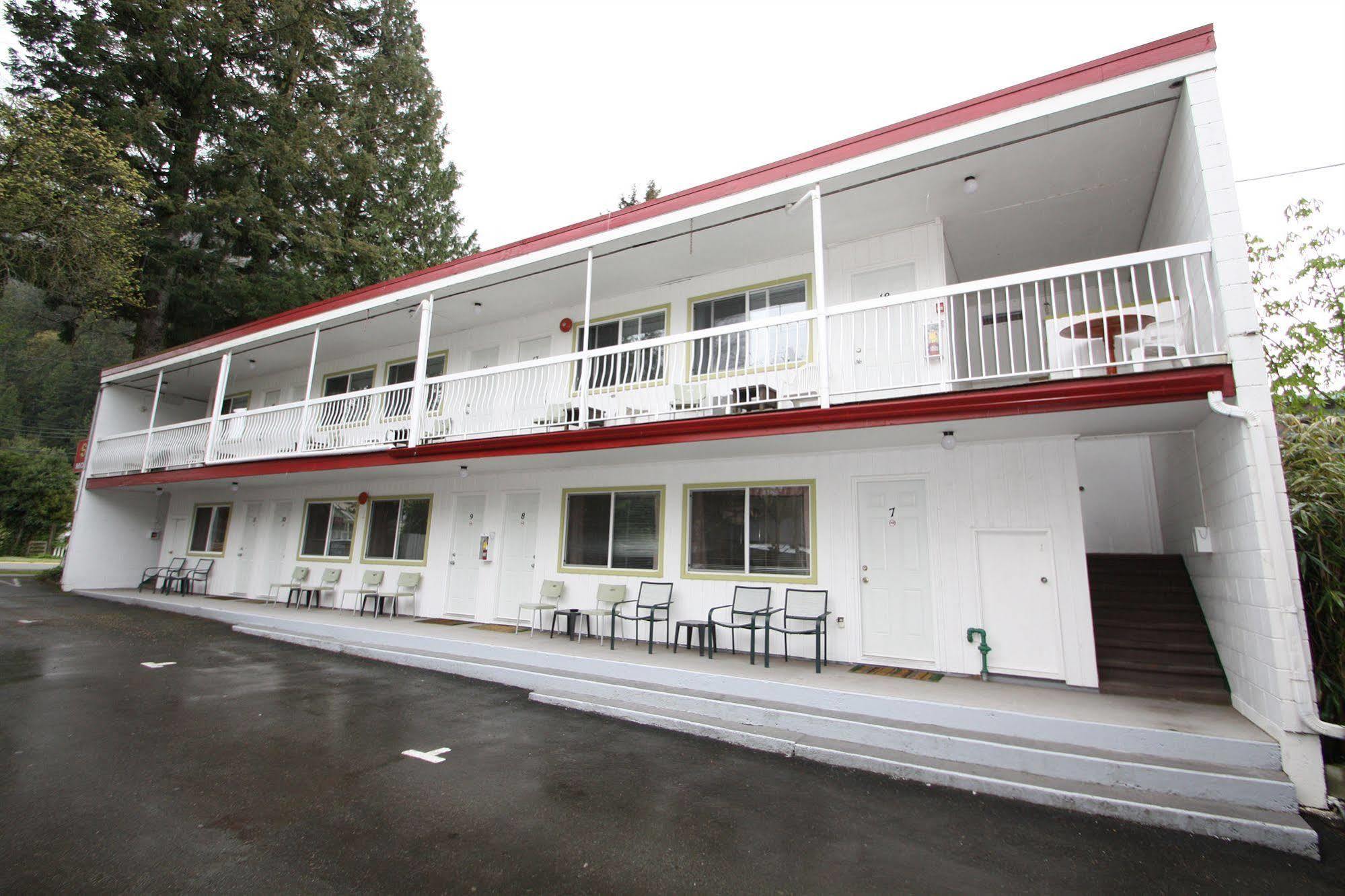 Harrison Spa Motel Harrison Hot Springs Esterno foto