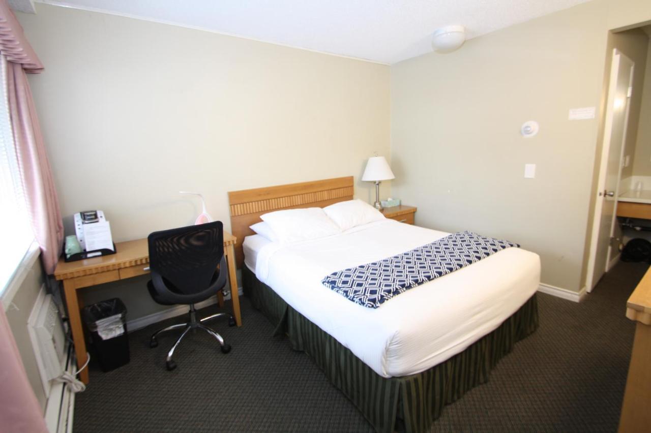 Harrison Spa Motel Harrison Hot Springs Esterno foto