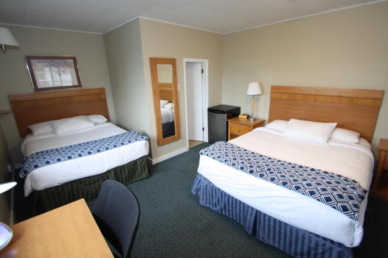 Harrison Spa Motel Harrison Hot Springs Esterno foto