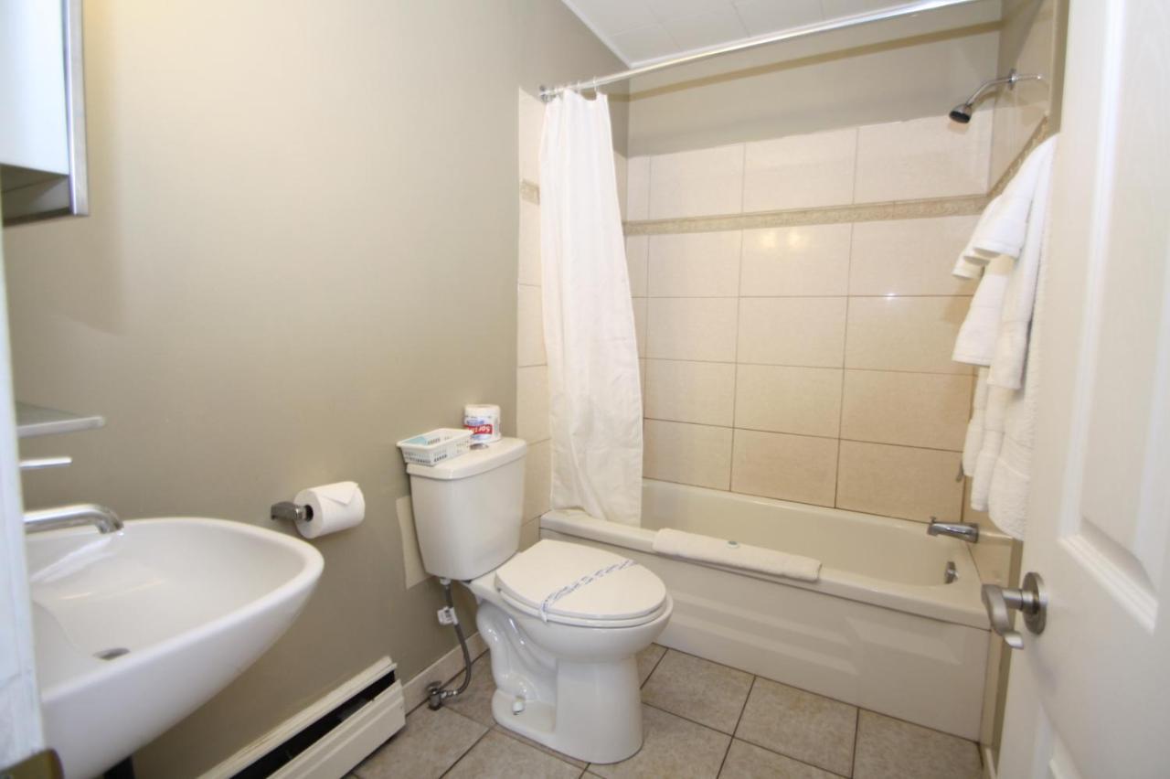 Harrison Spa Motel Harrison Hot Springs Esterno foto