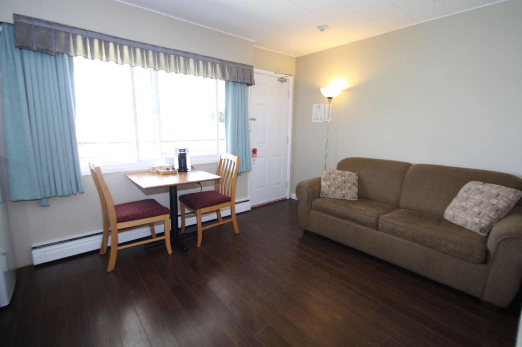 Harrison Spa Motel Harrison Hot Springs Esterno foto