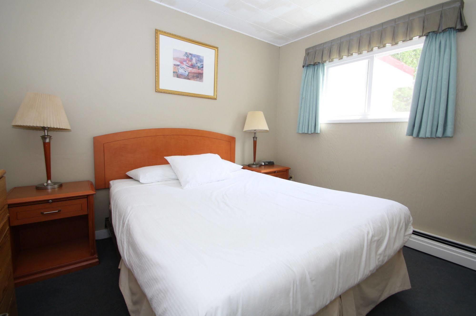 Harrison Spa Motel Harrison Hot Springs Esterno foto